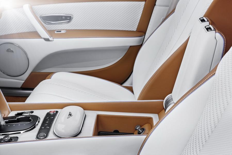 Детали интерьера Bentley Flying Spur by Startech 2015 года  (фото 12 из 14)